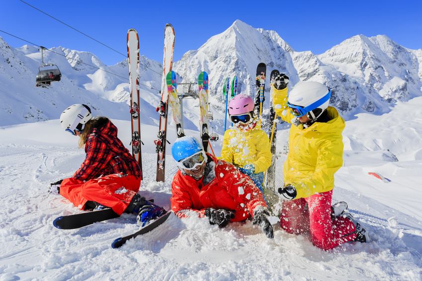 Enfant équipé prêt à skier — location CB Sports